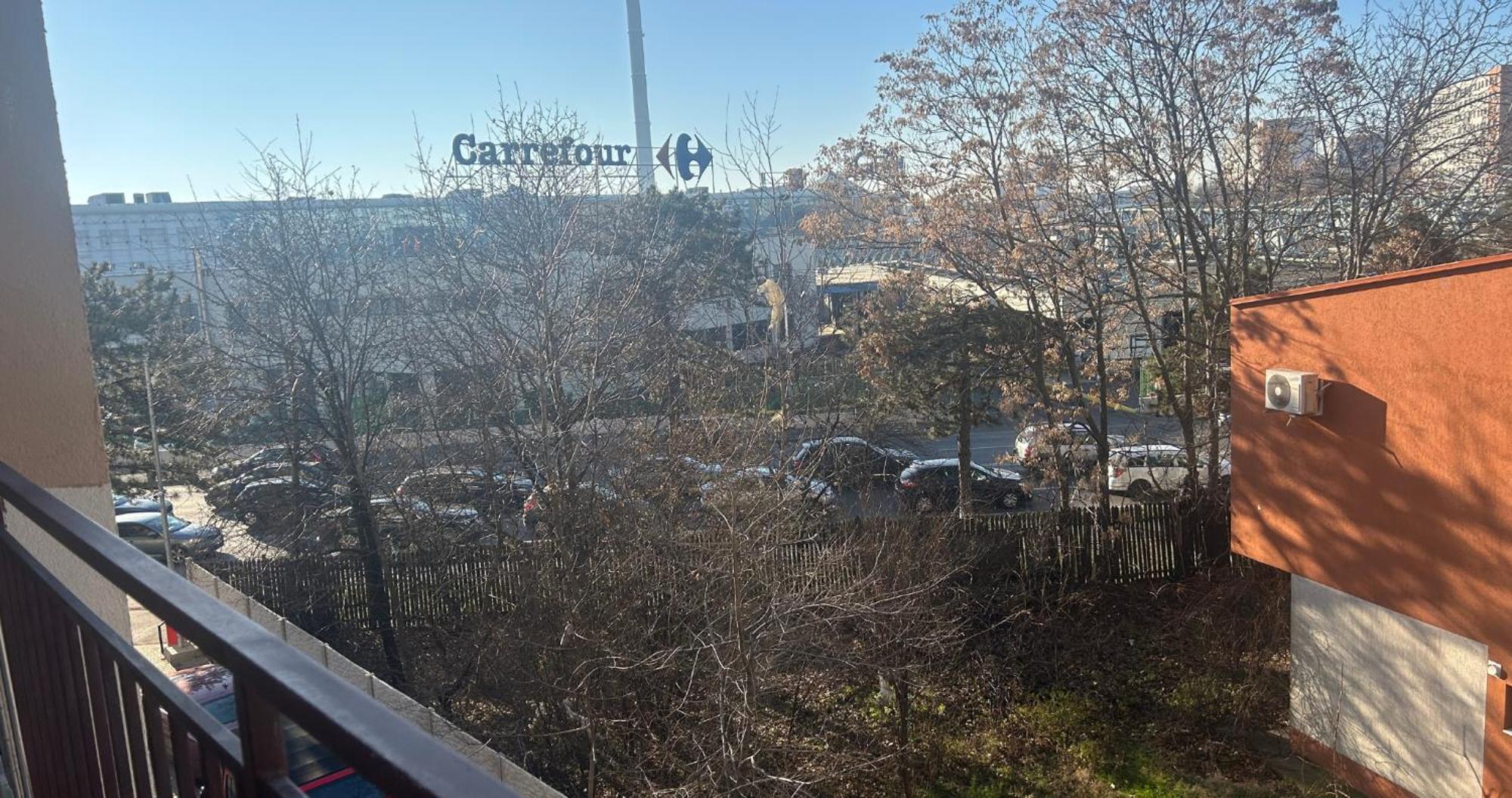Garsoniera Cu Parcare Si Self Check-in Langa Grand Arena Appartamento